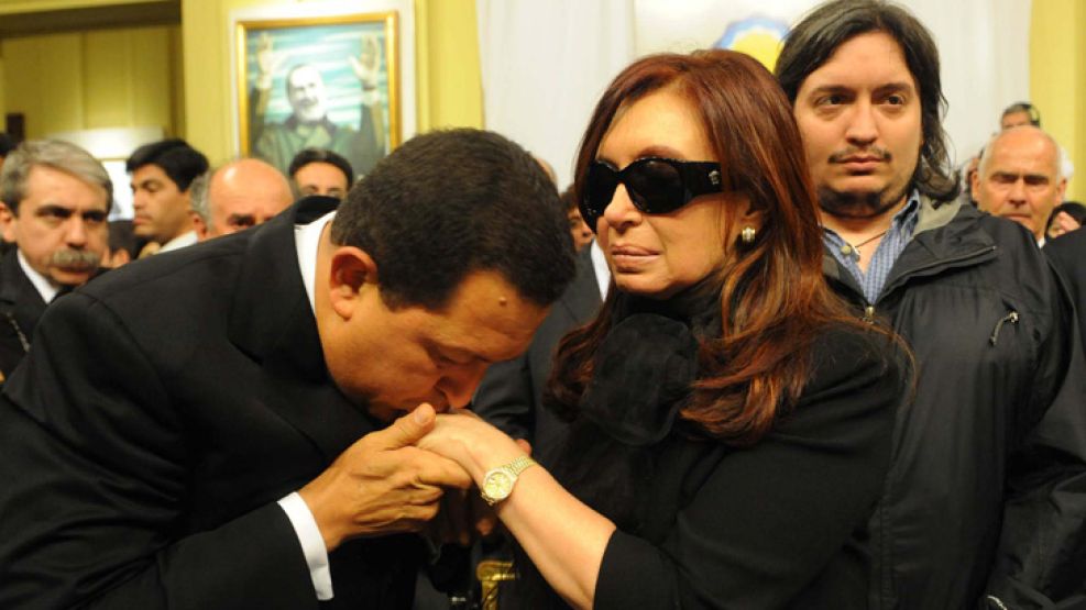 Cristina suspendió su acto por la muerte de Chávez