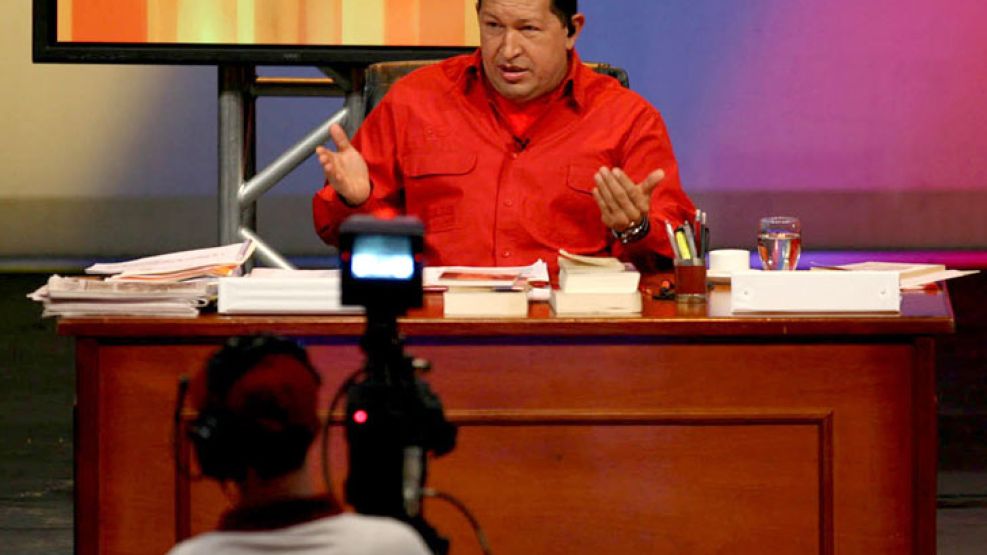 Hugo Chávez en una de sus apariciones en TV para criticar a la CIA.