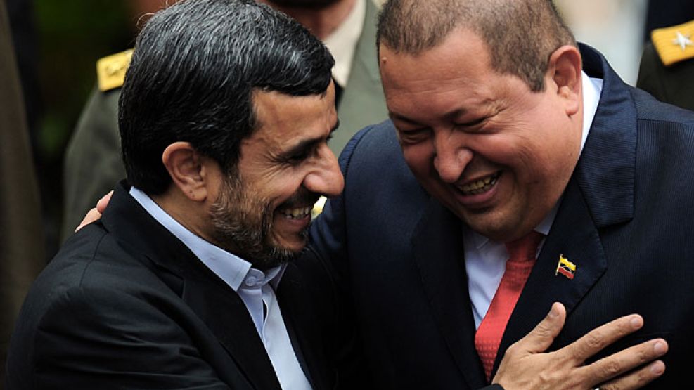 "Chávez era más que el líder de un país, era un amigo de los iraníes que compartía sus ideales", dijo Ahmadinejad.