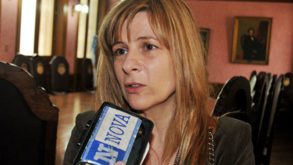 Florencia Saintout, decana de la Facultad de Periodismo de La Plata, analizó la cobertura mediática que recibieron los homenajes por el aniversario de la tragedia de Once.