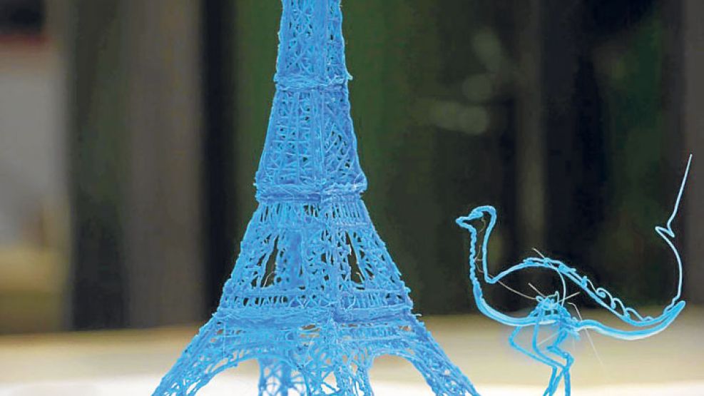 Creaciones. Ahora los garabatos pueden tomar cuerpo con la pluma 3D. Usa plástico que se endurece con el aire y crea objetos.