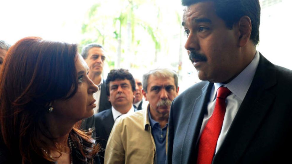 Cristina en Velezuela. Viajó de urgencia a llevar el testamento de Chávez que nombraba a Maduro.