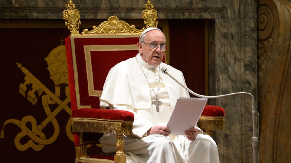 "Su estado es estable y nos manda saludos", dijo Bergoglio.