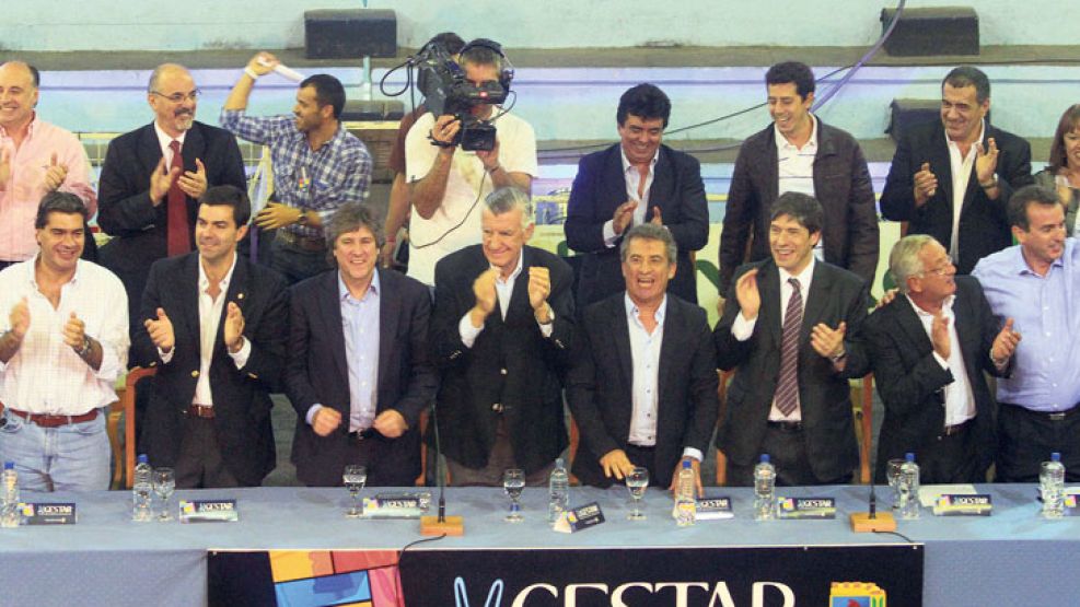 Parana. Capitanich, de Chaco; Urtubey, de Salta,; Boudou; Gioja, San Juan;  Urribarri, Entre Ríos.