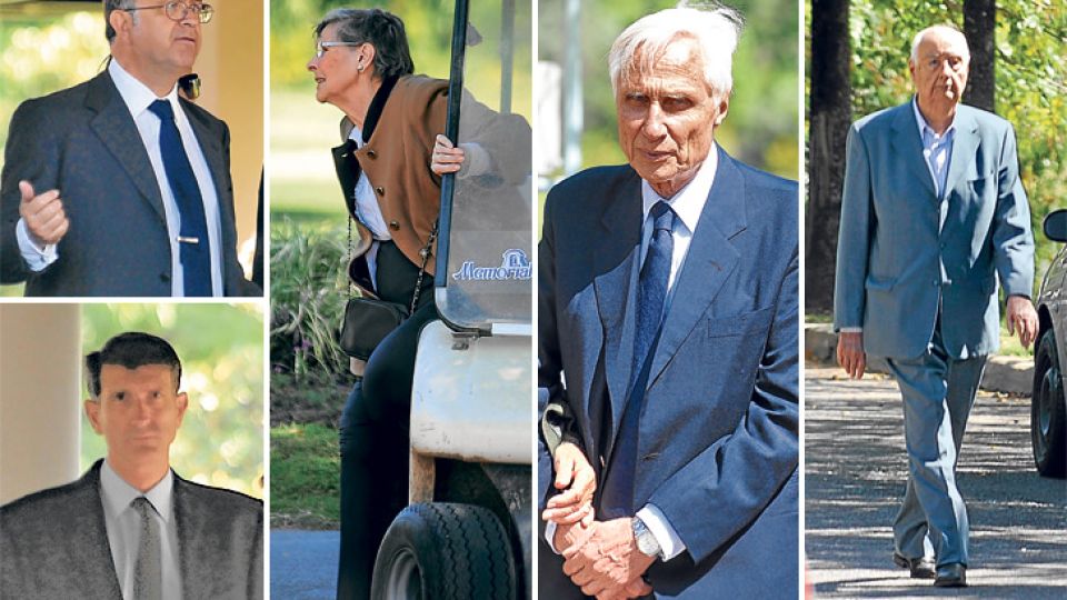 Entierro. Sus hijos José Alfredo (h.) y Marcos. Alicia Hartridge, esposa de Videla. Guillermo Klein y Juan Alemann, funcionarios de la cartera de Martínez de Hoz en los 70.