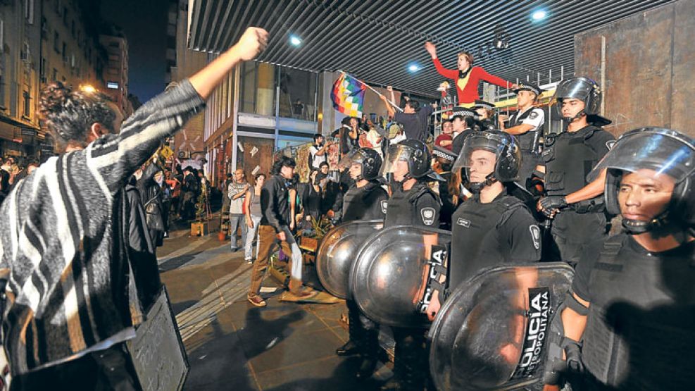 Cultura punk. Los artistas populares barriales enardecidos contra las estructuras oficiales de la cultura en Buenos Aires.