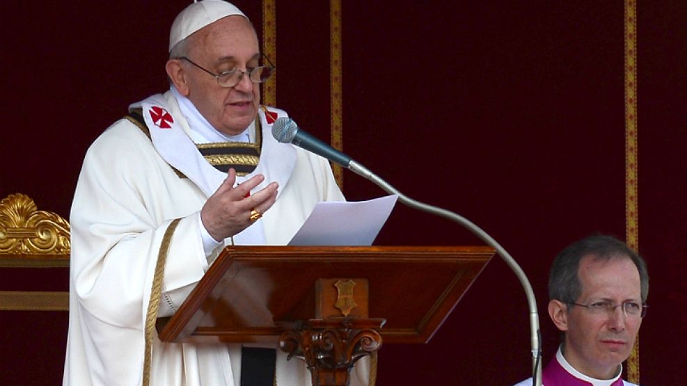 El Papa evocó la figura de José, en su día, para ilustrar la idea de "servicio" ante los demás y en especial, ante los pobres.