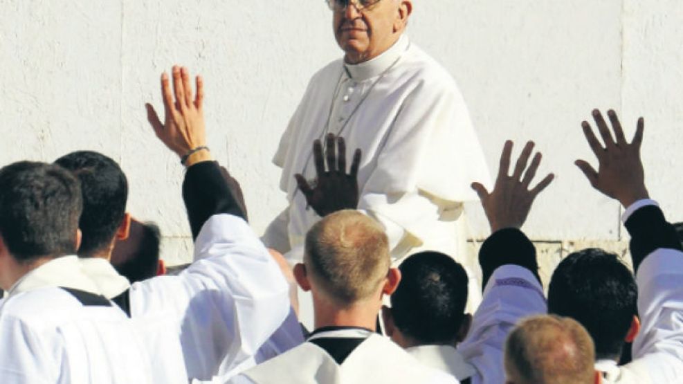 Francisco. Ex Jorge, ex Ma­rio, ex Bergoglio, ex carde­nal. Ex argentino. 