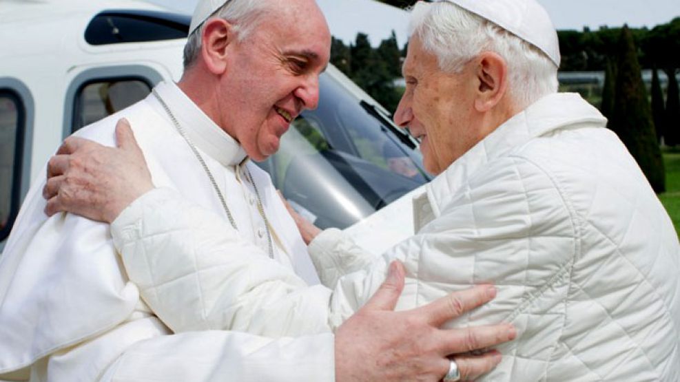 El histórico encuentro entre el papa Francisco y Benedicto XVI fue definido hoy por el vocero del Vaticano, Federico Lombardi, como "un momento de altísima y profundísima comunicación" en el Palacio P