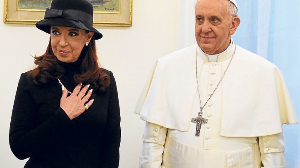 A solas. La Presidenta y el papa Francisco almorzaron juntos un día antes de la consagración papal. 