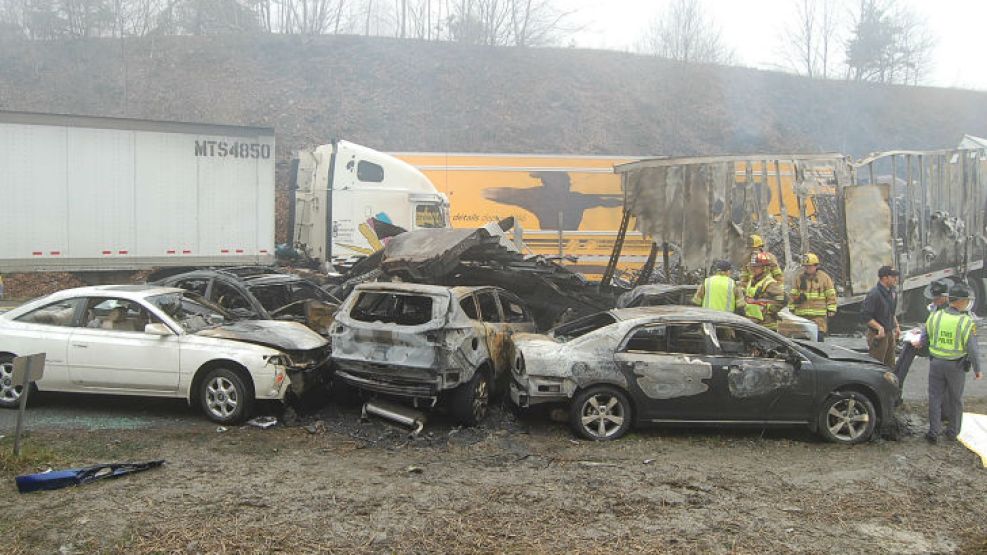 La Policía de Virginia determinó que 95 vehículos chocaron ayer en 17 accidentes en el mismo lugar.