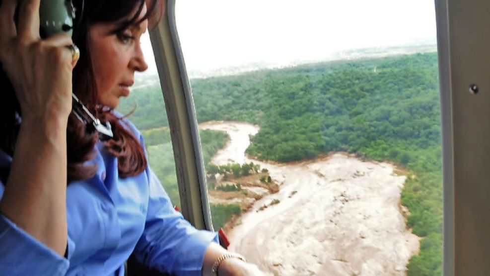 En 2009, Cristina Kirchner recorrió Tartagal en helicóptero. Al ver los daños del alud que arrasó con buena parte de la ciudad, exclamó: "Es impresionante".
