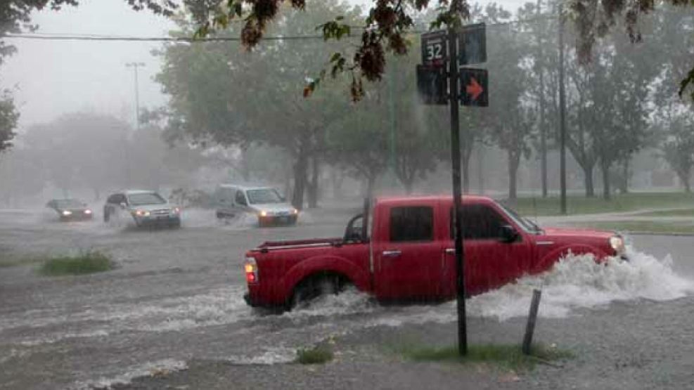 Las lluvias también provocan anegamientos en La Plata