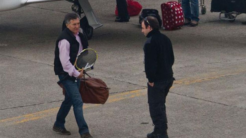 Abril de 2012, Aeroparque: Mauricio Macri regresaba de sus vacaciones en Semana Santa con su esposa Juliana Awada y su hija Antonia.