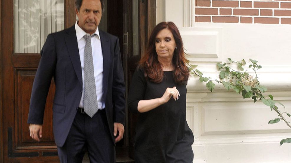 Cristina Kirchner y Daniel Scioli al retirarse de la reunión conjunta mantenida ayer por la tarde.