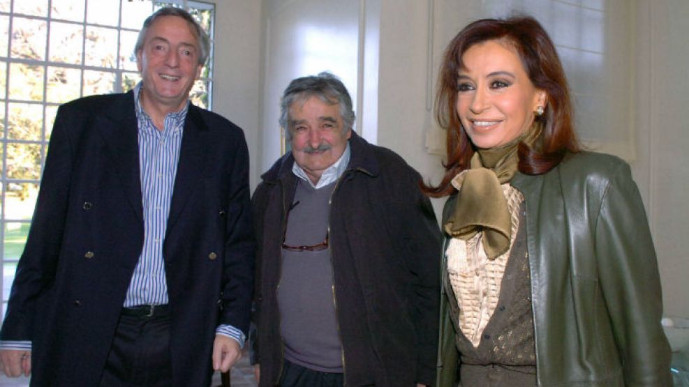 Buenas épocas. Mujica, Néstor Kirchner y Cristina juntos.