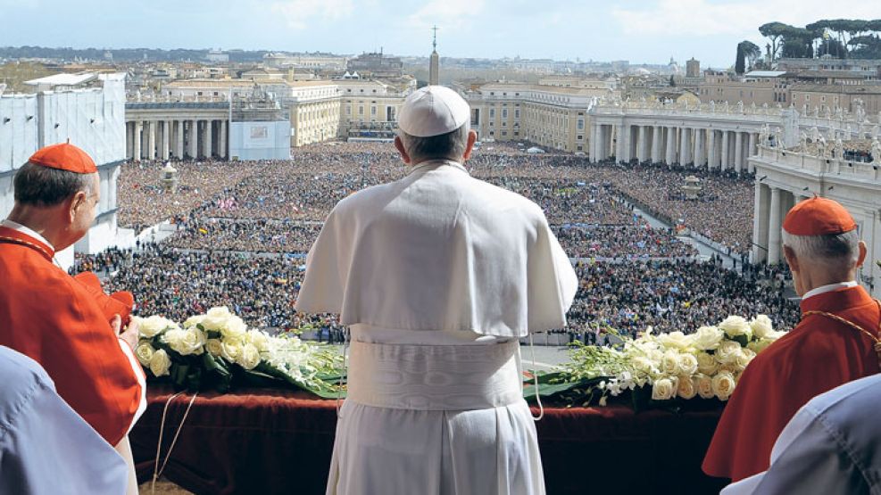 Felices Pascuas. La semana pasada, Jorge Bergoglio protagonizó la primera misa pascual al frente de la Santa Sede. Una multitud de fieles llenó la Plaza San Pedro. Ahora, el Papa está promoviendo camb