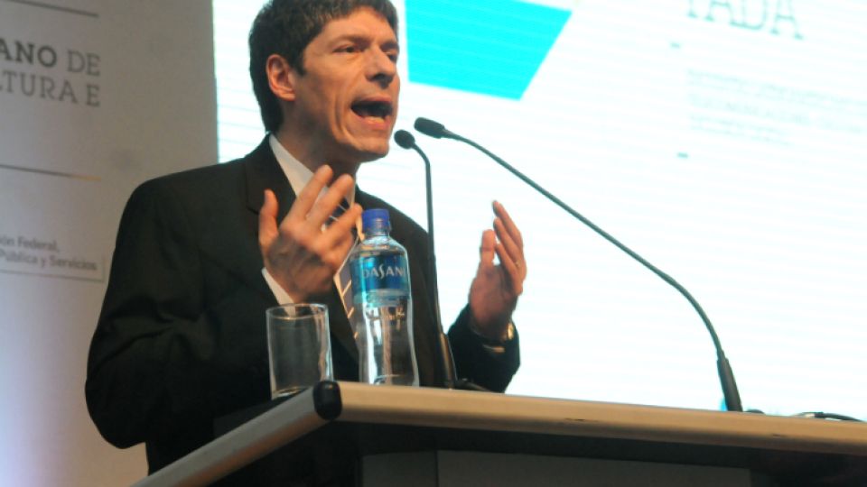 El jefe de Gabinete dijo haberse desprendido del bar en marzo de 2012 vía Twitter.