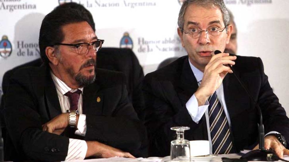 Pedro Guastavino y Julio Alak en la reunión de las comisiones para tratar proyectos de "democratización de la Justicia".