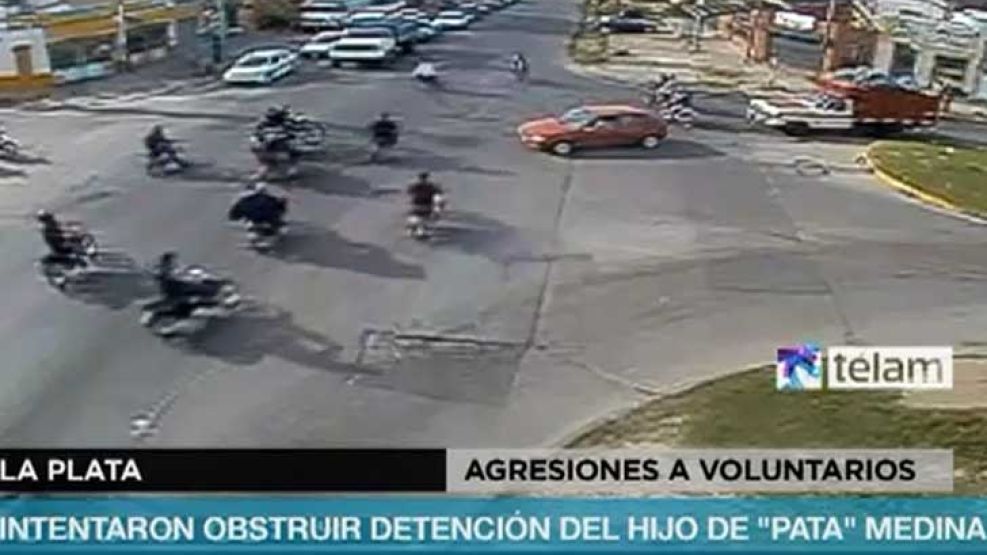 Desconocidos a bordo de motocicletas buscaron impedir el operativo para detener a Agustín Medina. 
