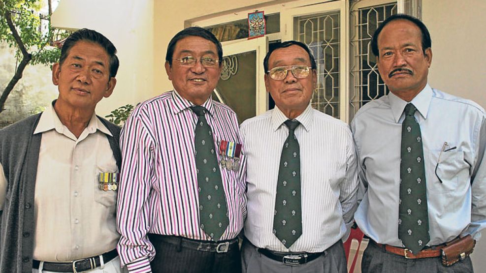 Hoy. Nirbahadur Tamang, Deoman Limbu, Bhuwansing Limbu y Chandra Kumar Pradhan en Katmandú.