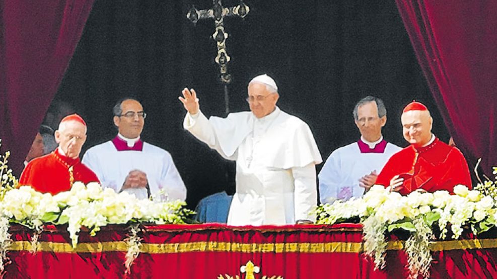 Cambio. El Vaticano anunció ayer la decisión del papa argentino, calificada como "revolucionaria" por los vaticanistas. El consejo revisará la Constitución Apostólica.