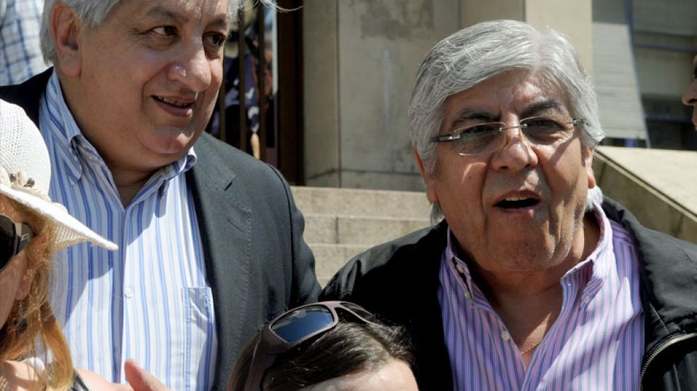 Moyano y Piumato reclaman frente a Tribunales contra la reforma judicial del kirchnerismo.