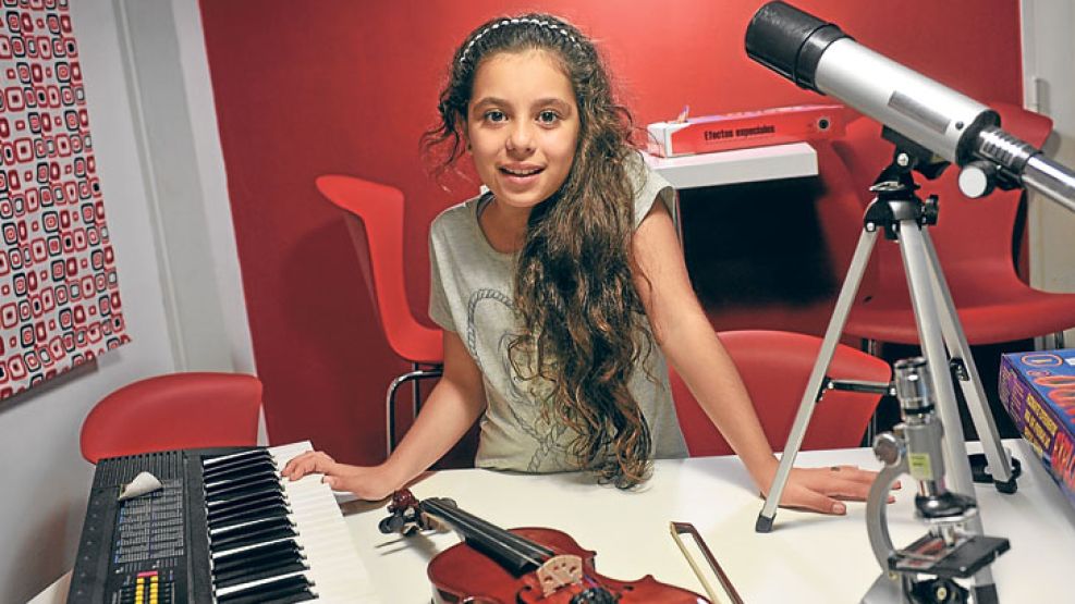 Genio. Paloma tiene 9 años y un coeficiente intelectual de 130. Toca el violín desde los 4 y ahora está comenzando a estudiar chino.