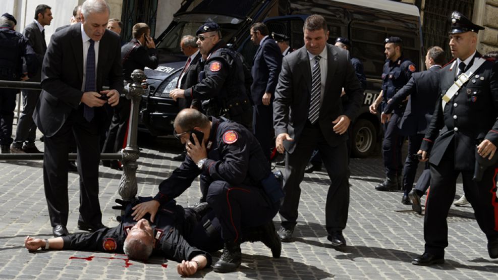 Uno de los policías heridos en el ataque al parlamento italiano
