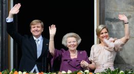 Desde la abdicación hasta los saludos desde el balcón de los nuevos reyes de los Países Bajos, las más destacadas imágenes.