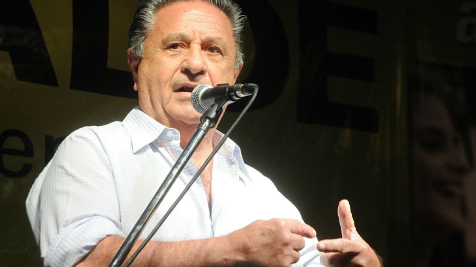 Duhalde se sumó al pedido del periodista Jorge Lanata de que la Presidenta exponga públicamente sobre las denuncias de corrupción.