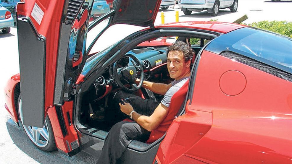 Ferrari Enzo F60. Uno de los autos con los que De Carli se paseaba por Miami. También manejaba un Porsche Carrera GT.