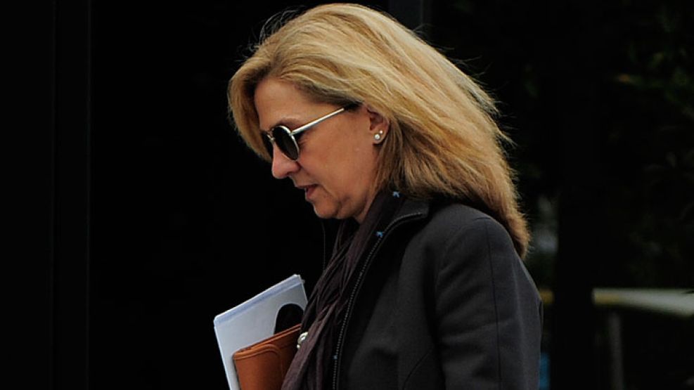 Por ahora, la infanta Cristina de Borbón queda "libre de sospecha", aunque la causa no está cerrada.