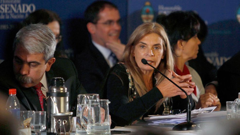 La senadora Laura Montero, ayer en el Salón de Azul del Senado. 