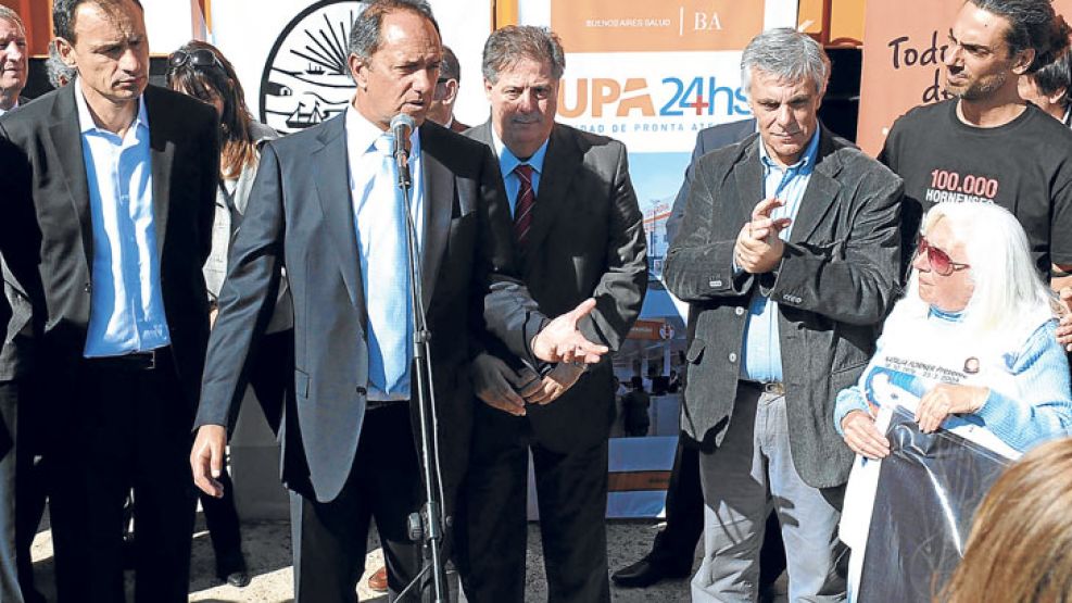 Los Hornos. El gobernador se mostró presidiendo actividades de su gestión provincial. 