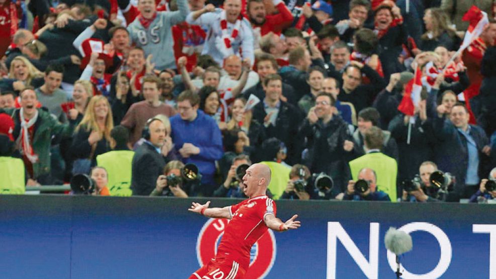 Adios a los fantasmas. Robben, que lloró después del partido, rompió su estigma y el de su equipo en una jugada brillante. El Bayern celebró en el palco la obtención del título que más deseaba.