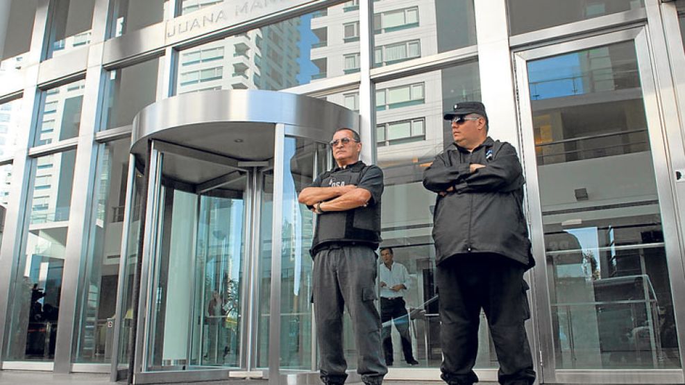 Madero Center. El edificio ya fue allanado tres veces por el caso.