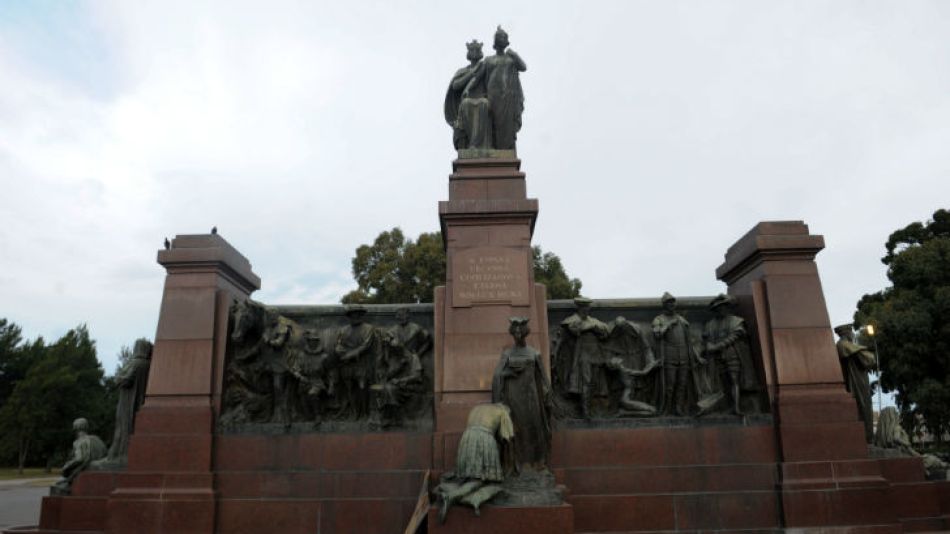 En el comunicado, Parrilli hizo alusión al estado de otro monumento a Colón, en Costanera Sur, que está bajo custodia del GCBA.