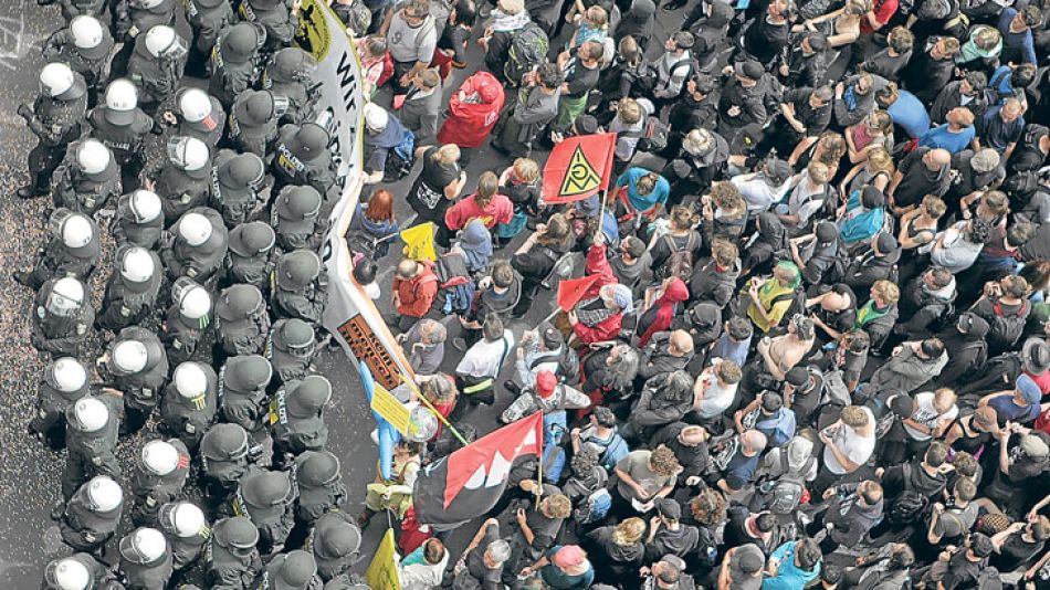 A la calle. Las masivas manifestaciones enfrentaron a la la policía en Berlín y en otras capitales.