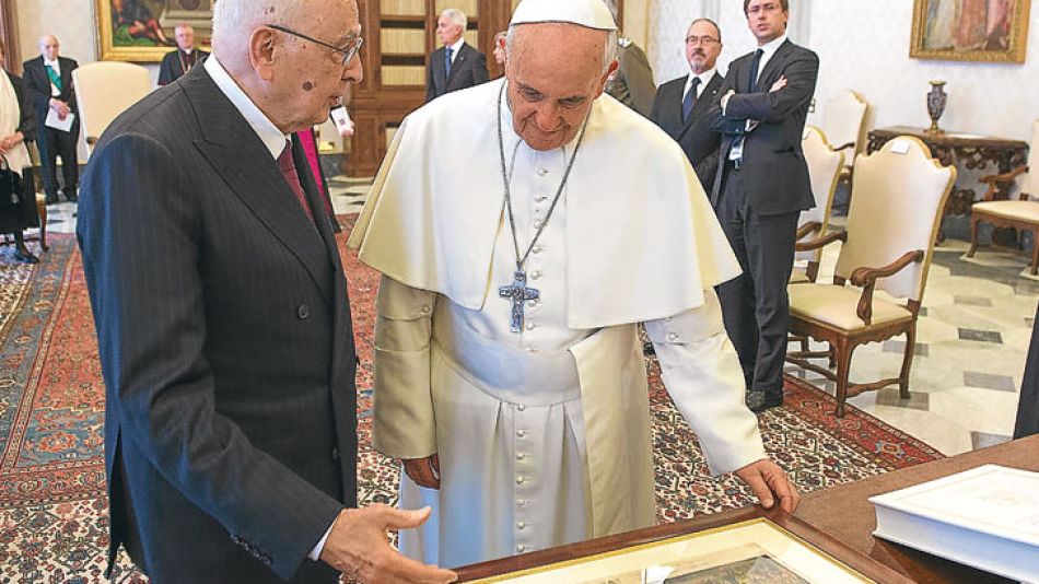 Encuentro. El Papa recibió a Napolitano y exigió "garantizar el conjunto de las instituciones".