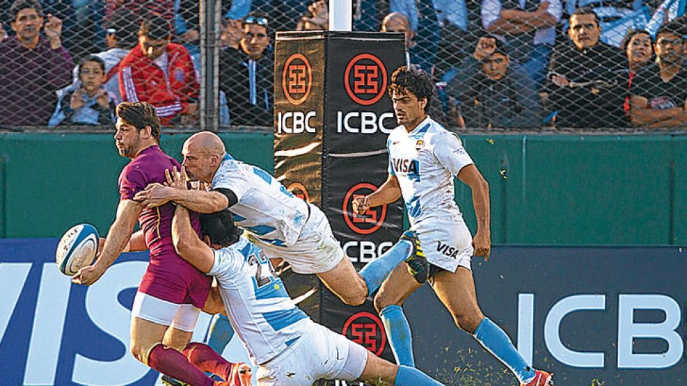 En baja. La actitud de Los Pumas para defender no fue la habitual, y en ataque estuvieron imprecisos. Ni Contepomi pudo desnivelar.