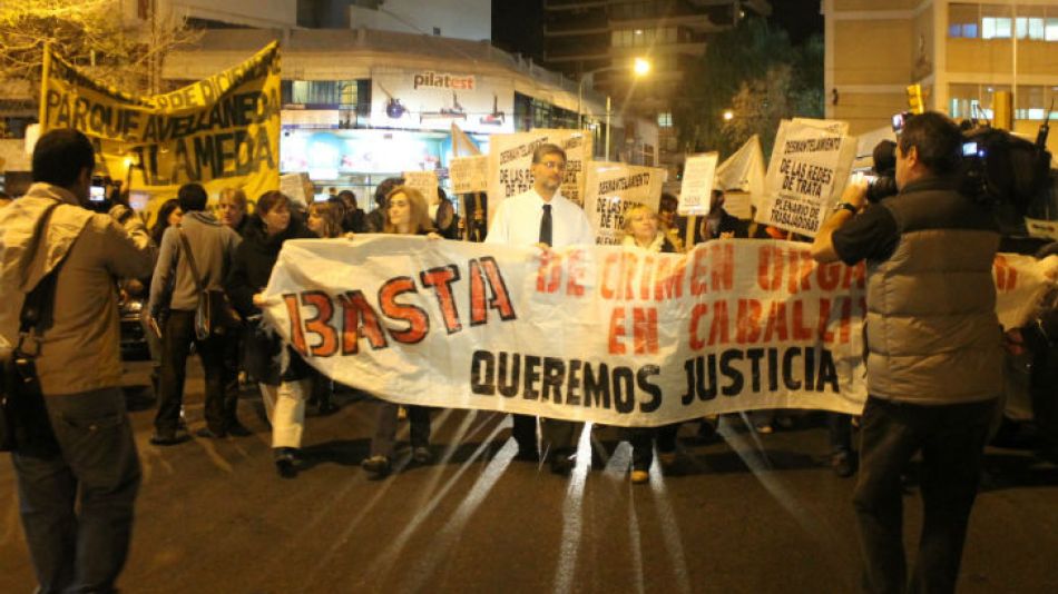 Integrantes de la Fundación la Alameda y vecinos de caballito escracharon un prostíbulo que depende de ex funcionarios de la SIDE.