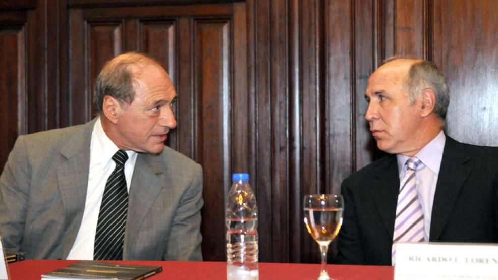 El presidente de la Corte Suprema, Ricardo Lorenzetti, junto al ministro de la Corte más afín al kirchnerismo: Eugenio Zaffaroni.