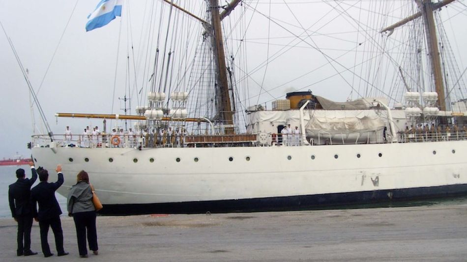 El buque emblema volvió a Argentina tras estar varado 77 días en Ghana por el reclamo de un fondo buitre.