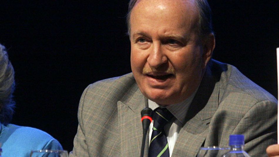 El reconocido abogado constitucionalista Daniel Sabsay junto a diputados de la oposición.