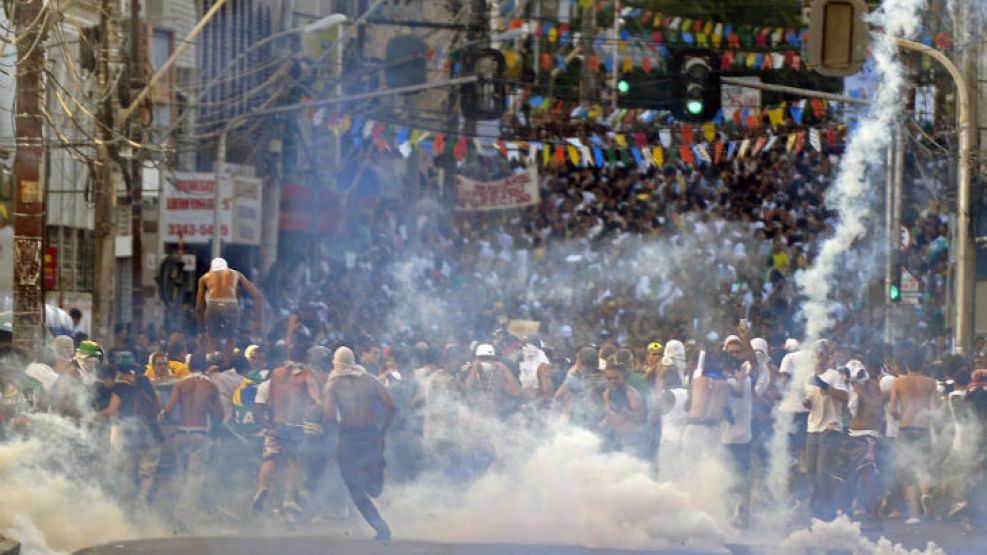 Las protestas han dejado perplejo al gobierno de izquierda de Dilma Rousseff y a la clase política en general.