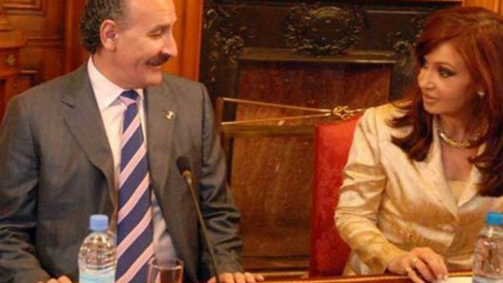 En otros tiempos, el exembajador Yoma junto a CFK. 