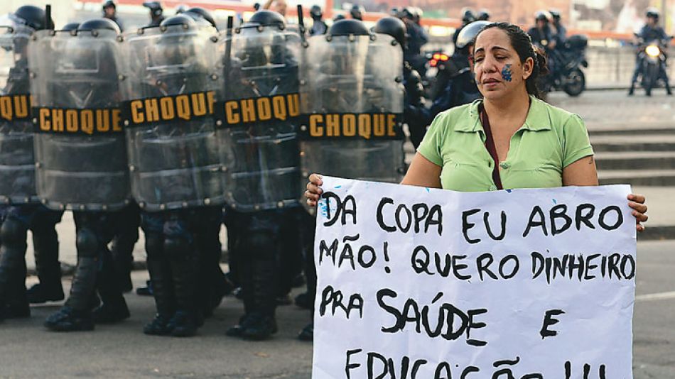 Furia mundialista. Las protestas en las calles de Brasil se desataron cuando los jóvenes cuestionaron los costos de la Copa.