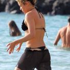 Shakira con Pique en la playa (6)