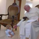 El Papa Francisco con Inés, la hija de Maru Botana